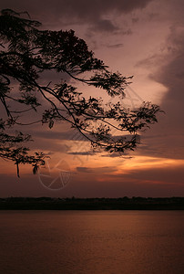 苏特斯塔西亚老挝省哈穆恩地区老挝中部省萨万纳赫特镇湄公河日落图片