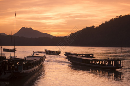 东南亚老挝北部琅勃拉邦的湄公河景观老挝琅勃拉邦湄公河背景图片