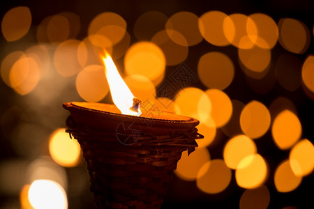 传统木火炬焰夜间布OKH图片