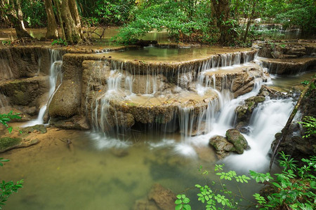 泰国坎查那布里省KhueanSrinagarindra公园HuayMaeKamin瀑布6层图片