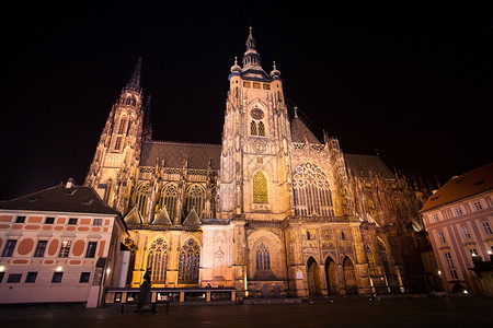 夜晚布拉格圣维图大教堂正面图片