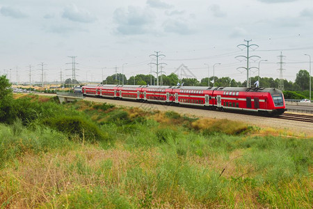 红岛列车客运从4号公路附近的城市出发图片