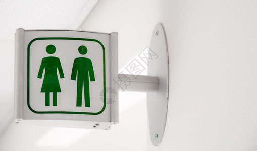 白色墙上的现代和绿洗手间标志图片