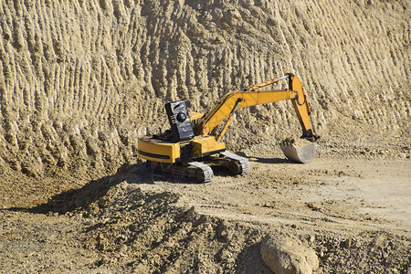 采石场砂土和粘大采石场矿机械和单位采矿石土背景图片