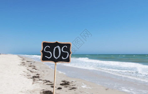 挂号SOS的木路标牌关上图片