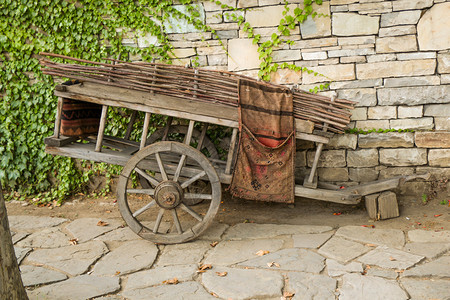 旧的运输用传统木车图片
