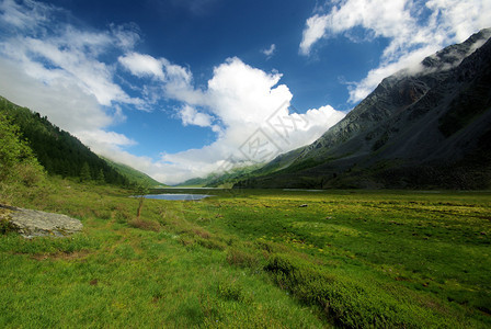 山地峰峡谷坡上的石块高地山坡上的石块图片