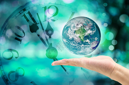 时间自然和环境概念以蓝色时钟环球绕面部背景图片