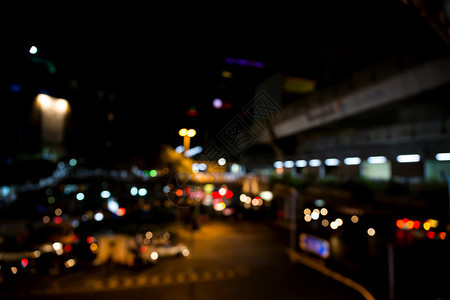 夜间汽车街灯背景图片