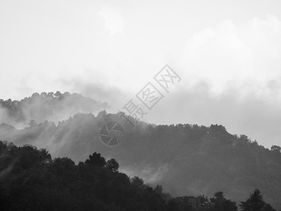 暴风天气黑白中极佳的刺激自然背景图片