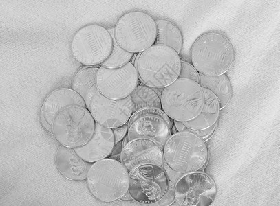 黑白美元硬币1分小麦便士美元硬币美国1分小麦1分硬币背景为粗麻布黑白相间图片