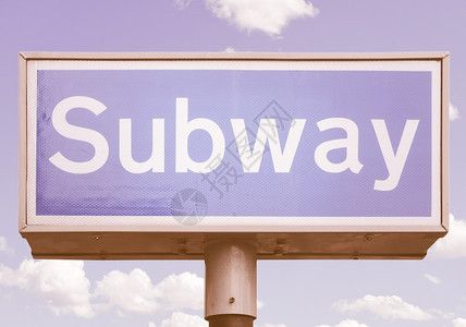 地下铁管交通标志隔绝在白色背景古迹上图片