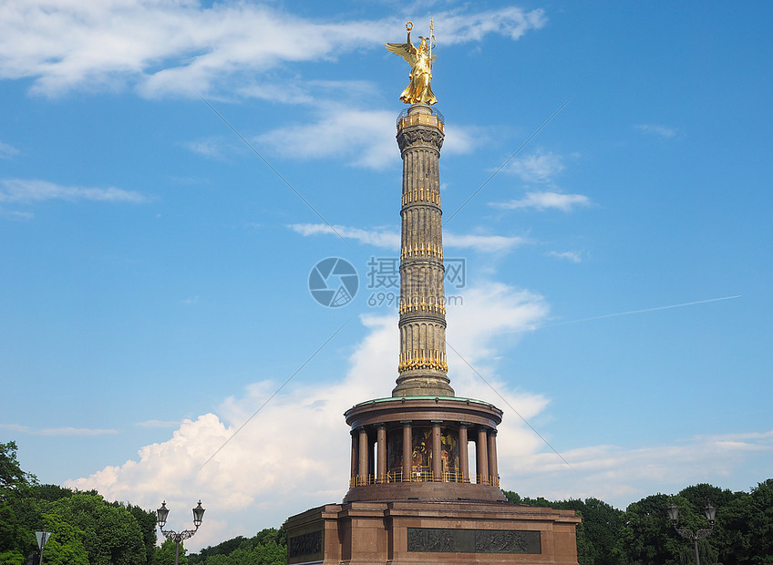 柏林的天使雕像德国柏林蒂尔加滕公园的天使雕像akaSiegessaeule意为胜利柱图片