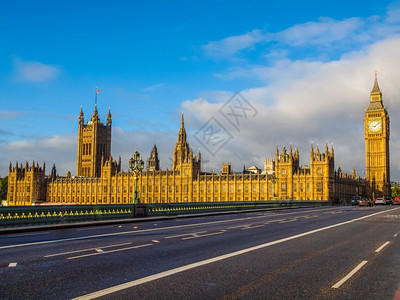 威斯敏斯特大桥HDR高动态范围的HDR威斯敏斯特桥全景与议会大厦和大本钟在英国伦敦背景图片