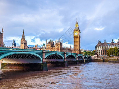 威斯敏斯特大桥HDR高动态范围的HDR威斯敏斯特桥全景与议会大厦和大本钟在英国伦敦背景图片