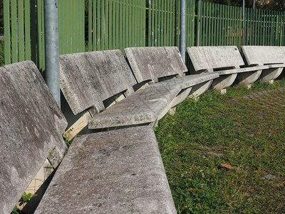 公共混凝土板凳城市公共园的混凝土板凳图片