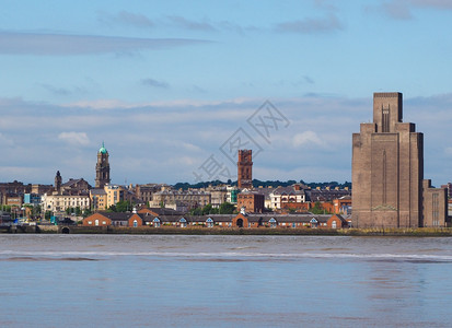 英国利物浦Mersey河对面Birkenhead天际线的视图图片