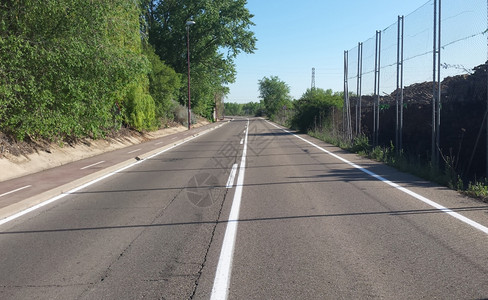 道路视角单自行车路图片