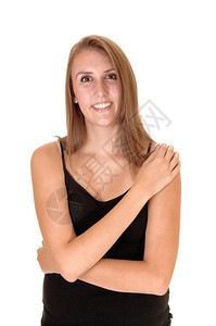 一个美丽的年轻女人棕发黑色裙子微笑在工作室白色背景图片