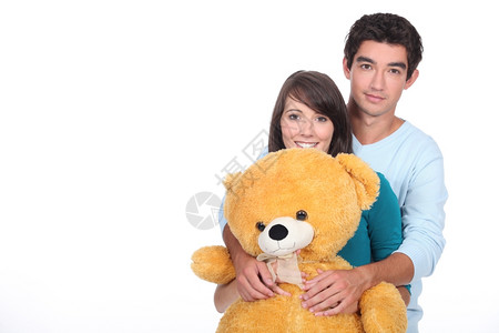 配有大肥熊的年轻夫妇图片
