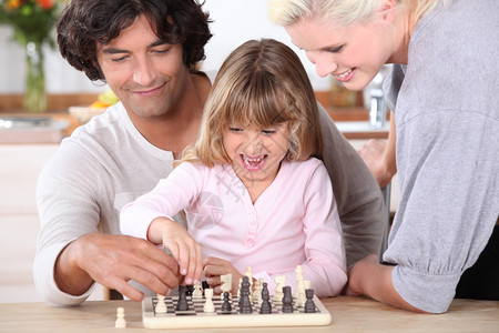 父女下象棋图片