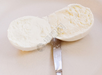 马苏里拉奶酪传统的意大利马苏里拉干酪由水牛奶制成图片