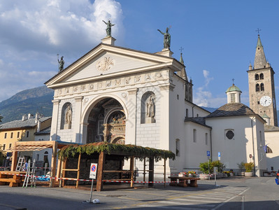 圣玛丽亚阿松塔和意大利奥斯圣乔瓦尼巴特蒂斯塔教堂背景图片