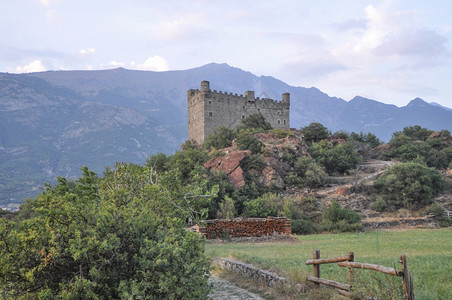 奥斯塔山谷的乌塞尔城堡意大利奥斯塔山谷查蒂隆的乌塞尔城堡图片
