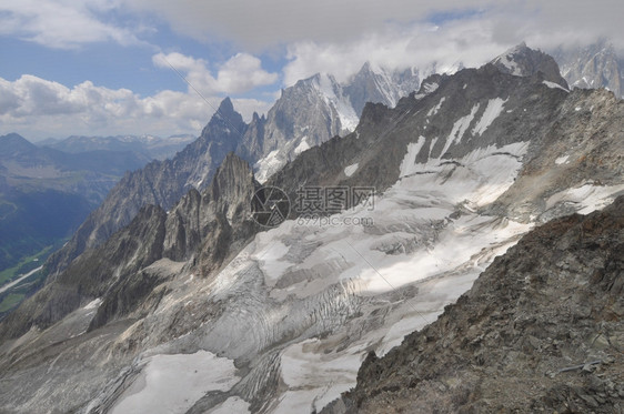 Aosta山谷的MontBlanc在AostaakaMonteBianco表示白山是阿尔卑斯脉的最高峰是西欧的最高峰图片