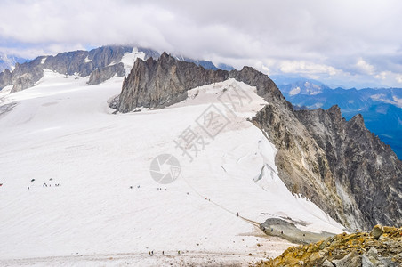 Aosta山谷的MonthBlancHDR高动态山脉HDRMontBlancakaMonteBianco意思是白山阿尔卑斯最高峰图片