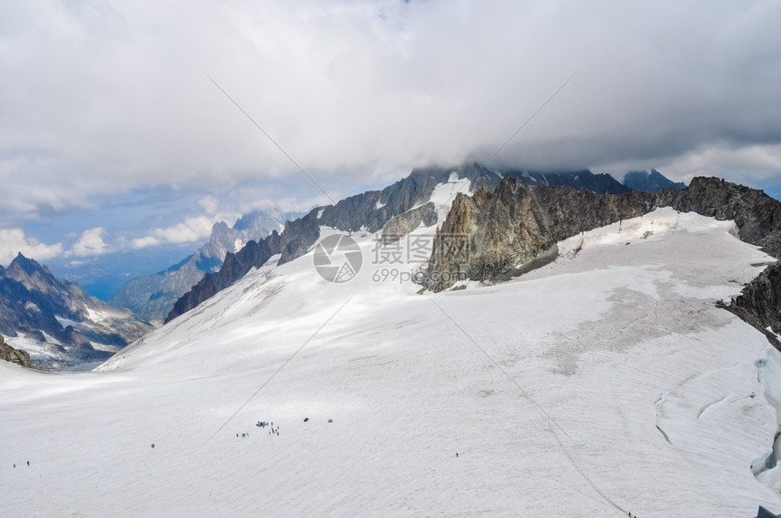 Aosta山谷的MonthBlancHDR高动态山脉HDRMontBlancakaMonteBianco意思是白山阿尔卑斯最高峰图片