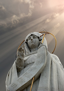 宗教雕像奥兰塔神圣的像以祈祷姿势图片