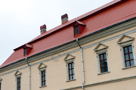 红屋顶旧大楼乌克兰西部Lvov图片