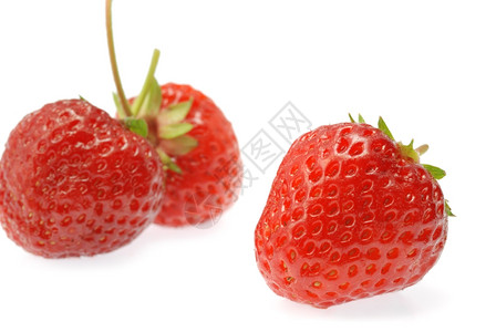 草莓白色的底图片