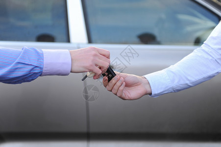 手握车钥匙图片