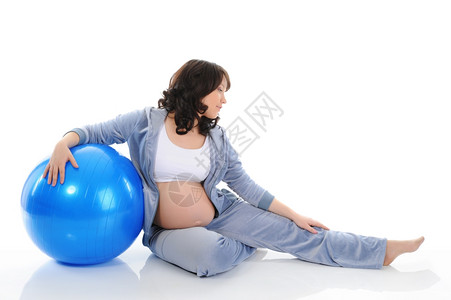 孕妇用健身球运动图片