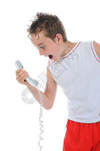 神经紧张的男孩在电话里尖叫孤立在白色背景上图片
