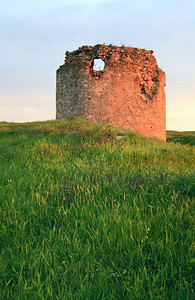 古代克里米亚堡垒乌克兰里米亚塞瓦斯托波尔镇附近的塞瓦斯托波尔镇的夏季日落景图片