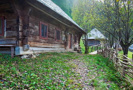 秋山村喀尔巴阡乌克兰的旧木屋图片