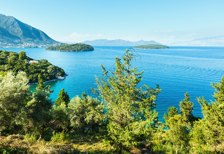 巴德里山美丽的夏令营莱夫卡达海岸线景观尼德里希腊爱奥尼亚海背景