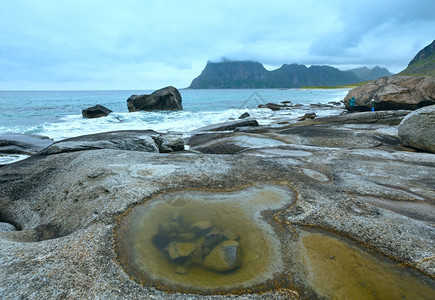 Hauklandstony海滩夏季风景和家庭挪威Lofoten图片