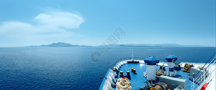 从渡轮到Zakynthos希腊的夏季海景全图片