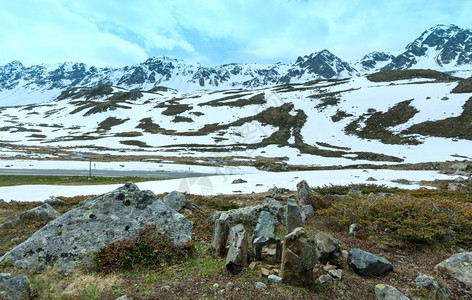 通往瑞士福卢拉山口的道路图片