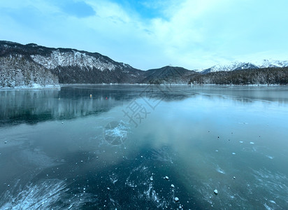 埃布西湖冬季风景巴伐利亚德国高清图片