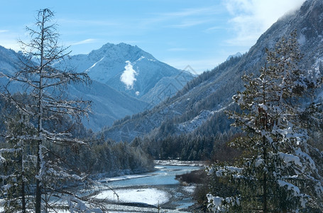 山河冬季风景奥地利蒂罗尔图片