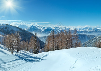 Dachstein山群和滑雪场附近的温冬林奥地利图片