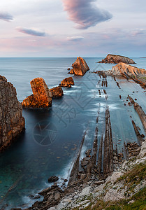 PortioBeach附近皮亚戈斯坎塔布里亚西班牙的大洋海岩石岸线夜景图片