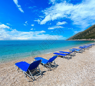 沙滩上有蓝天和的日晒阿尔巴尼亚图片