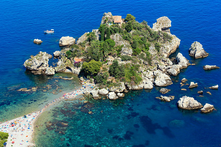 美丽的TaorminaIsolaBella海滩和意大利西里岛的IsolaBella小岛夏季西里标志海景与岸滩和岛屿人们无法辨认有图片