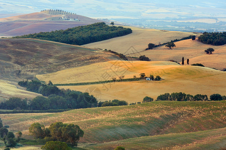 托斯卡纳夏季美丽的景色在意大利日出的乡村图片